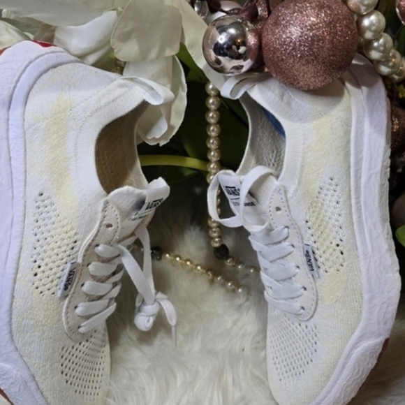 Vans Shoes - Vans UltraRange VR3 Skate Shoes womens Sneakers Color:True White New